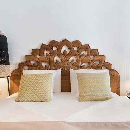 Nyx Chic Manor 3*