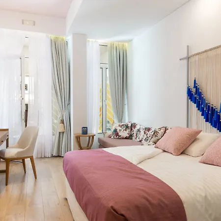 Nyx Chic Manor Готель