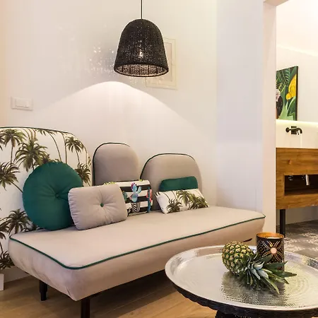 Nyx Chic Manor Готель