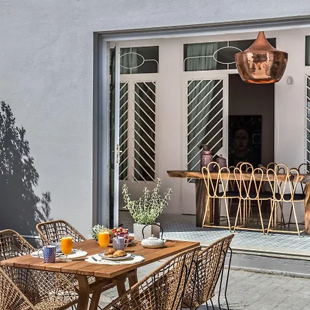 Готель Nyx Chic Manor