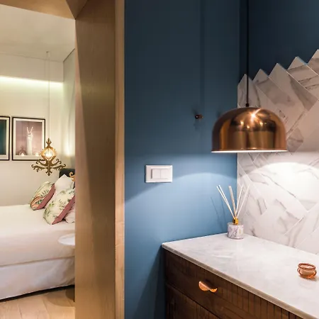 Nyx Chic Manor 3*