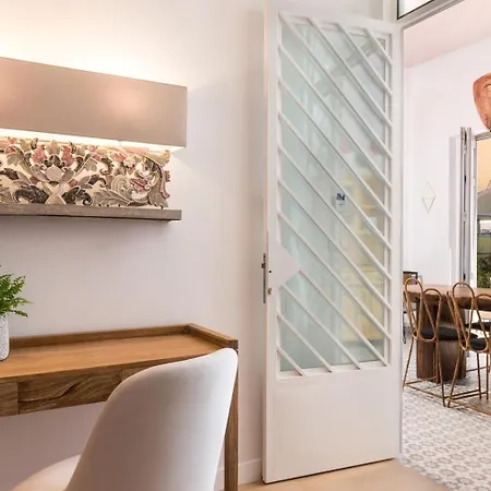 Nyx Chic Manor Готель