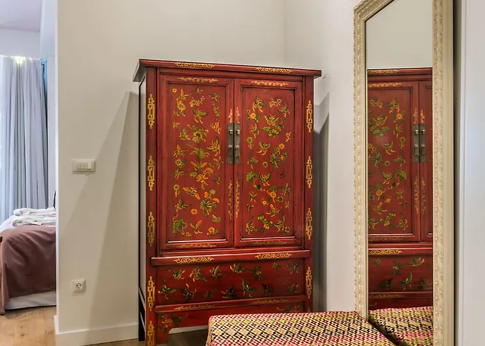 Nyx Chic Manor Hotel