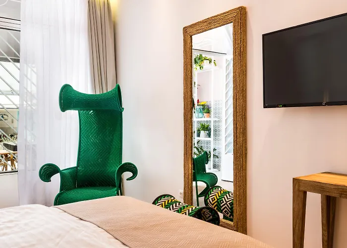 Nyx Chic Manor Hotel