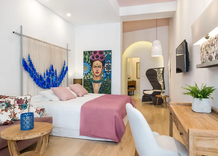 Hotel Nyx Chic Manor 3*