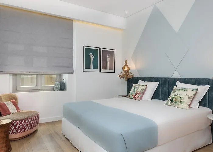 Hotel Nyx Chic Manor 3*