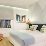 Nyx Chic Manor 3*