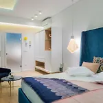 Hotel Nyx Chic Manor 3*