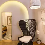 Nyx Chic Manor 3*