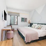 Nyx Chic Manor Hotel