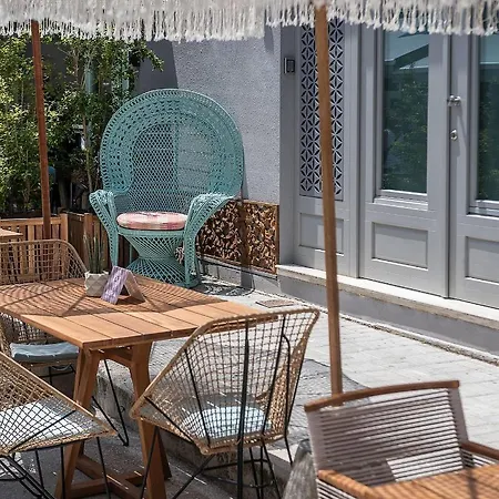 Nyx Chic Manor 3*