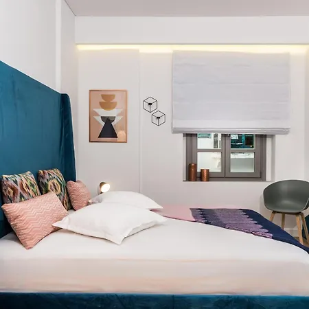 Nyx Chic Manor 3*