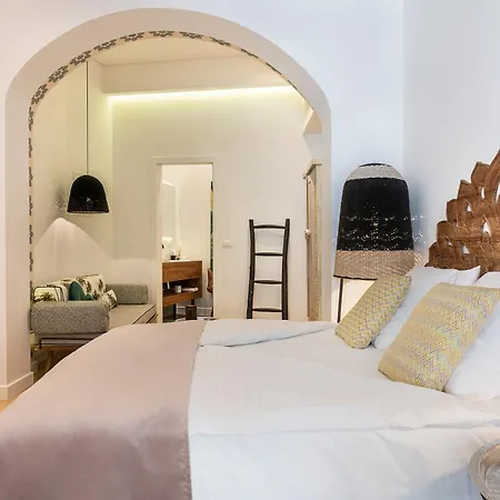 Hotel Nyx Chic Manor 3*