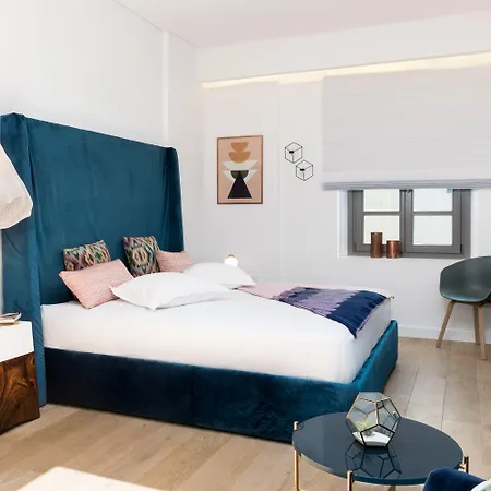 Nyx Chic Manor Hotel 3*