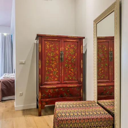 Nyx Chic Manor Hotel