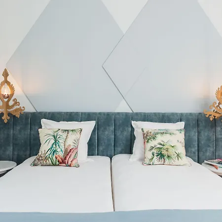 Hotel Nyx Chic Manor 3*