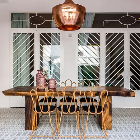 Hotel Nyx Chic Manor