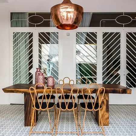 Nyx Chic Manor 3*