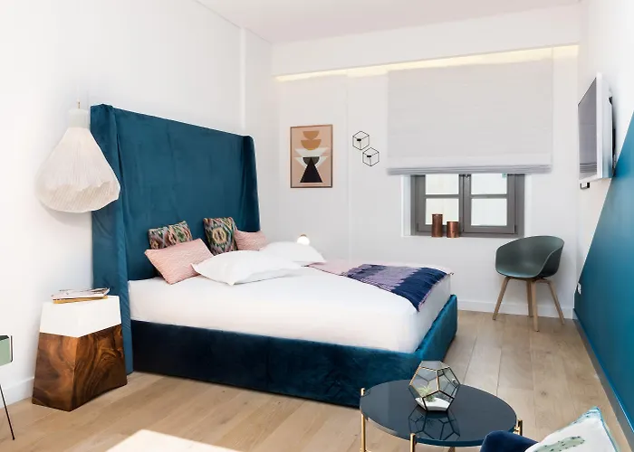 Nyx Chic Manor Hotel 3*