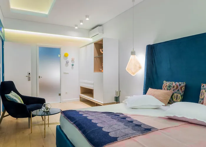 Hotel Nyx Chic Manor 3*