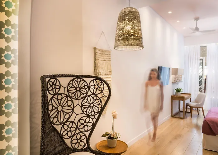 Nyx Chic Manor فندق