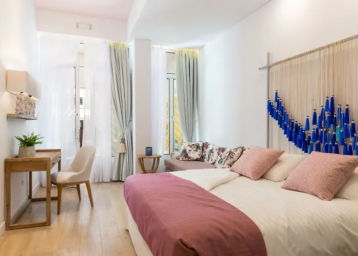 Nyx Chic Manor Hotel