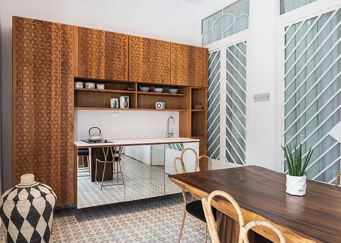 Hotel Nyx Chic Manor 3*