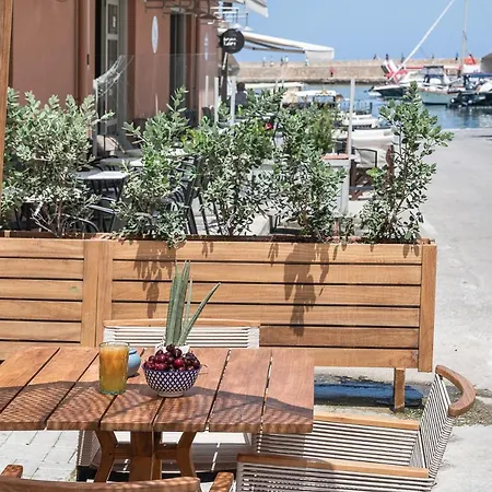 Hotel Nyx Chic Manor 3*