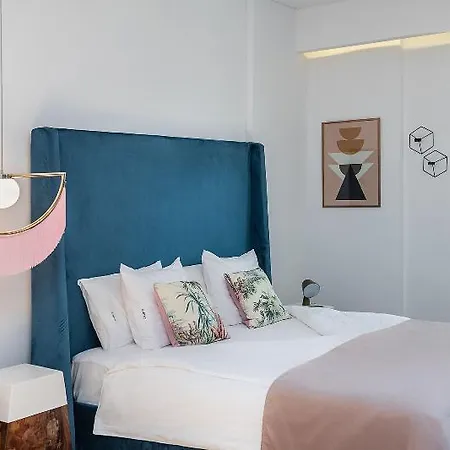 Nyx Chic Manor 3*