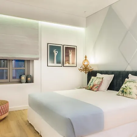 Nyx Chic Manor Otel