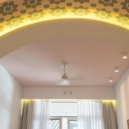 Nyx Chic Manor 干尼亞