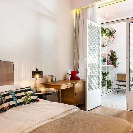 Nyx Chic Manor Otel