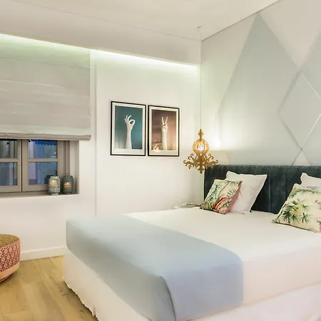 Nyx Chic Manor 3*
