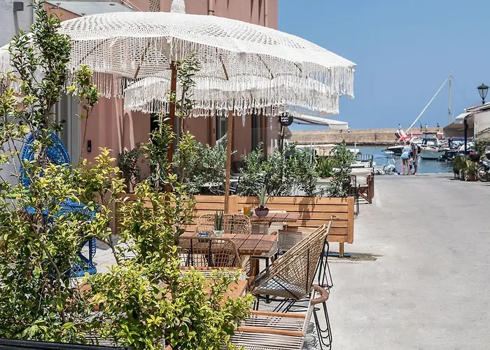 Nyx Chic Manor 酒店