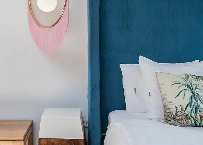 Nyx Chic Manor 干尼亞