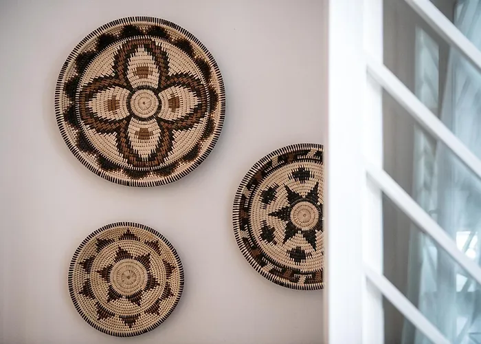 Nyx Chic Manor 干尼亞