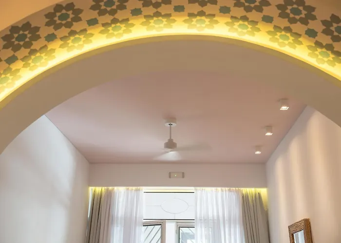 Nyx Chic Manor 干尼亞